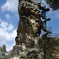 Skalna wieża Hlavatice w okolicy zamku Valdstejn 380 m n.p.m...skała nazywana "Zębem Czasu" tak bardzo podobała się turystom,że w 1894 zbudowano na nią schody i odtąd można z góry podziwiać piękne okolice Turnova.. #Czechy