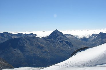 Alpejskie widoki w trakcie podejścia na kolejny czterotysięcznik - Allalin. #wakacje #góry #Alpy #lodowiec #treking #szwajcaria #Allalin