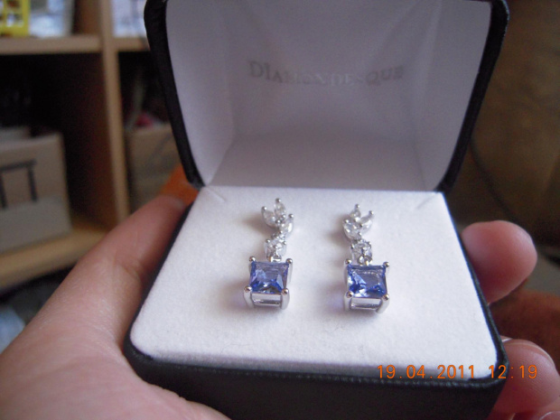 KOLCZYKI W PUDEŁECZKU