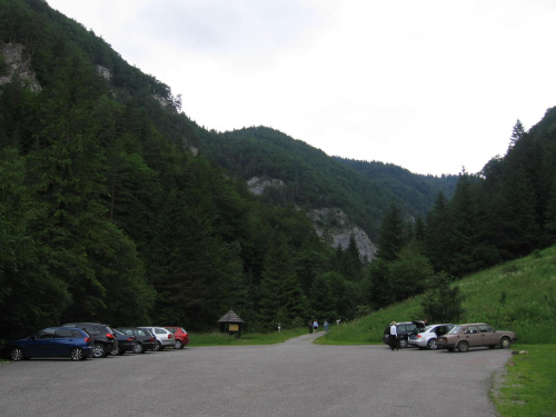 Parking u wylotu doliny #GóryChoczańskie #DolinaProsiecka #DolinaKwaczańska